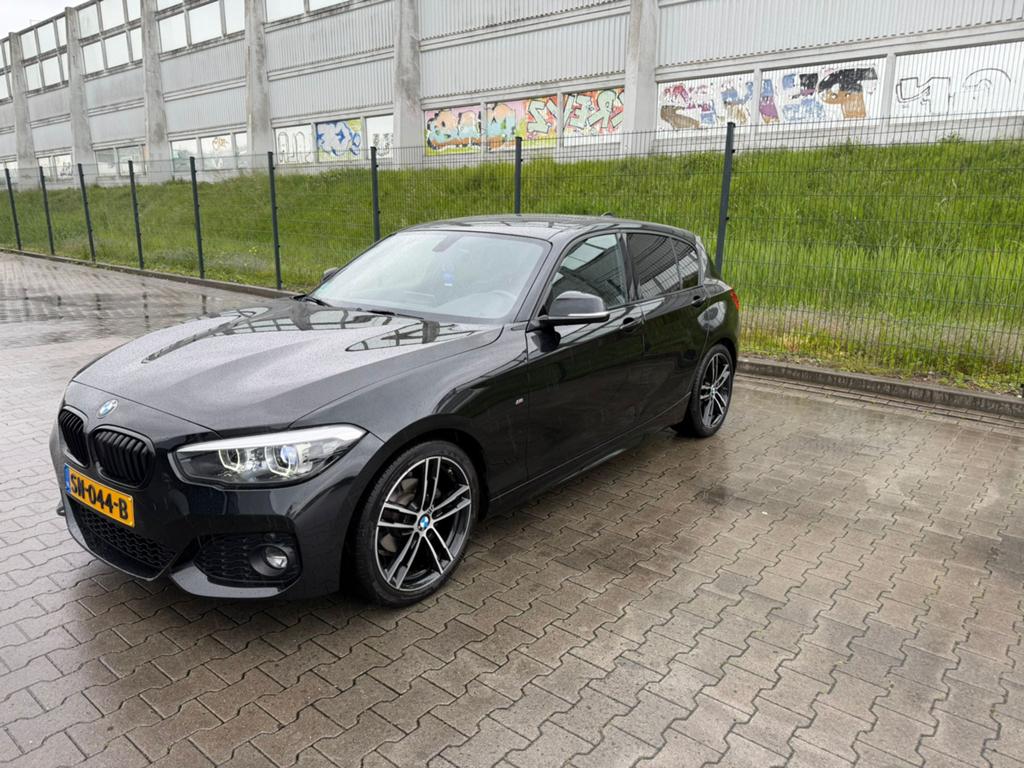 BMW 1-Serie 118i 136pk Aut 2018 Zwart, Zwart, 650 kg, 19 km/l, Particulier