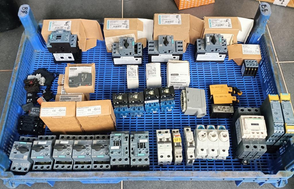 Grote partij Siemens schakelaars en elektrische componenten, Ophalen of Verzenden, Zo goed als nieuw, Overige typen
