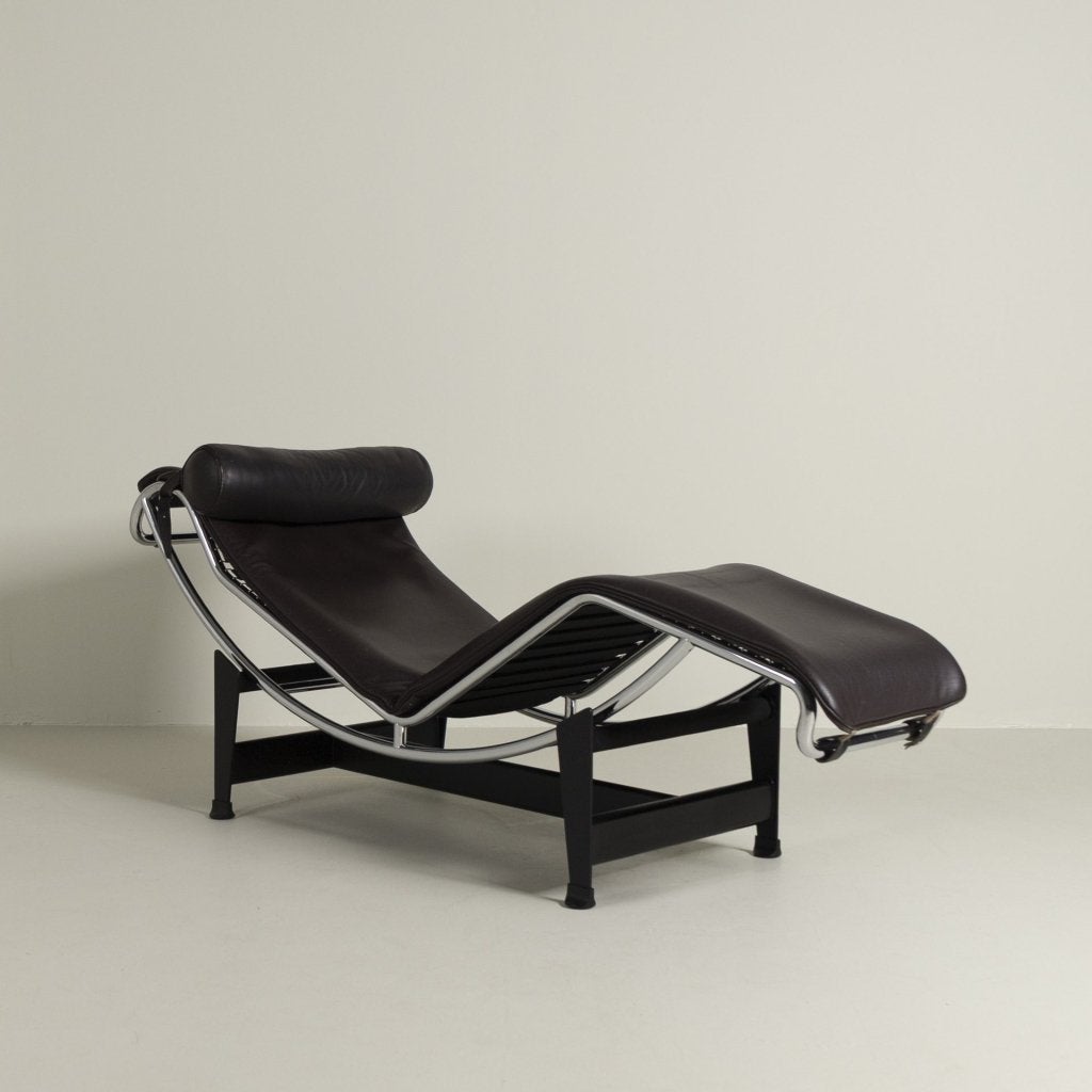 Cassina LC4 Chaise Longue Donkerbruin Leer