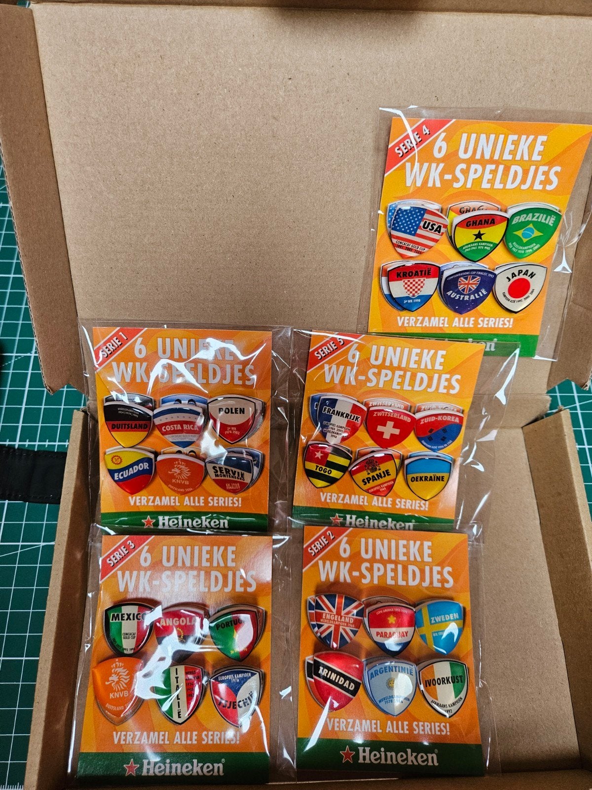 Heineken WK-Speldjes Collectie - Complete Set (5 series), Ophalen of Verzenden, Nieuw, Overige sporten, Overige typen