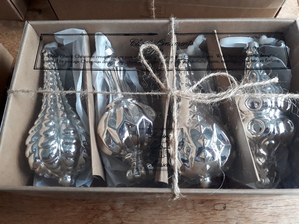 Doosje met 4 Kerstballen Riviera Maison., Ophalen of Verzenden, Zo goed als nieuw