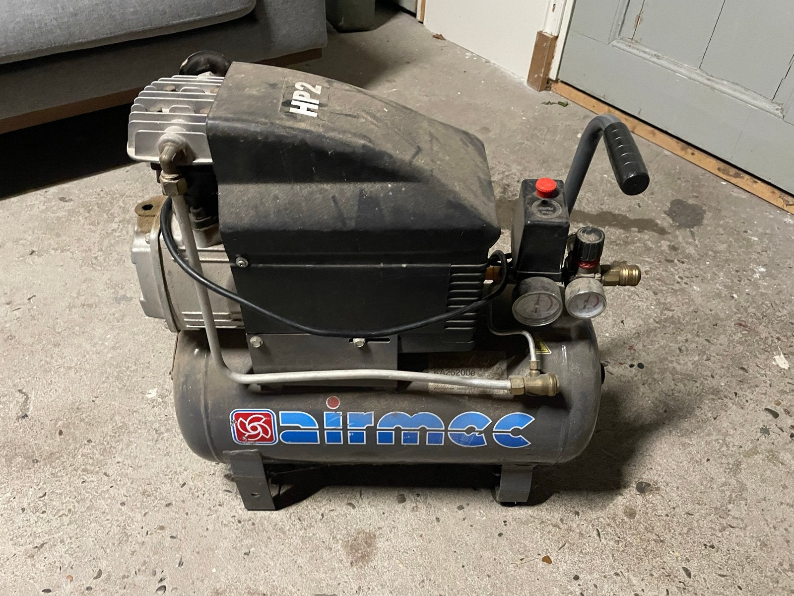Airpressor AirMec HP2 - 2014 - 2 PK, Doe-het-zelf en Verbouw, Ophalen, Gebruikt, 6 tot 10 bar, Minder dan 200 liter/min
