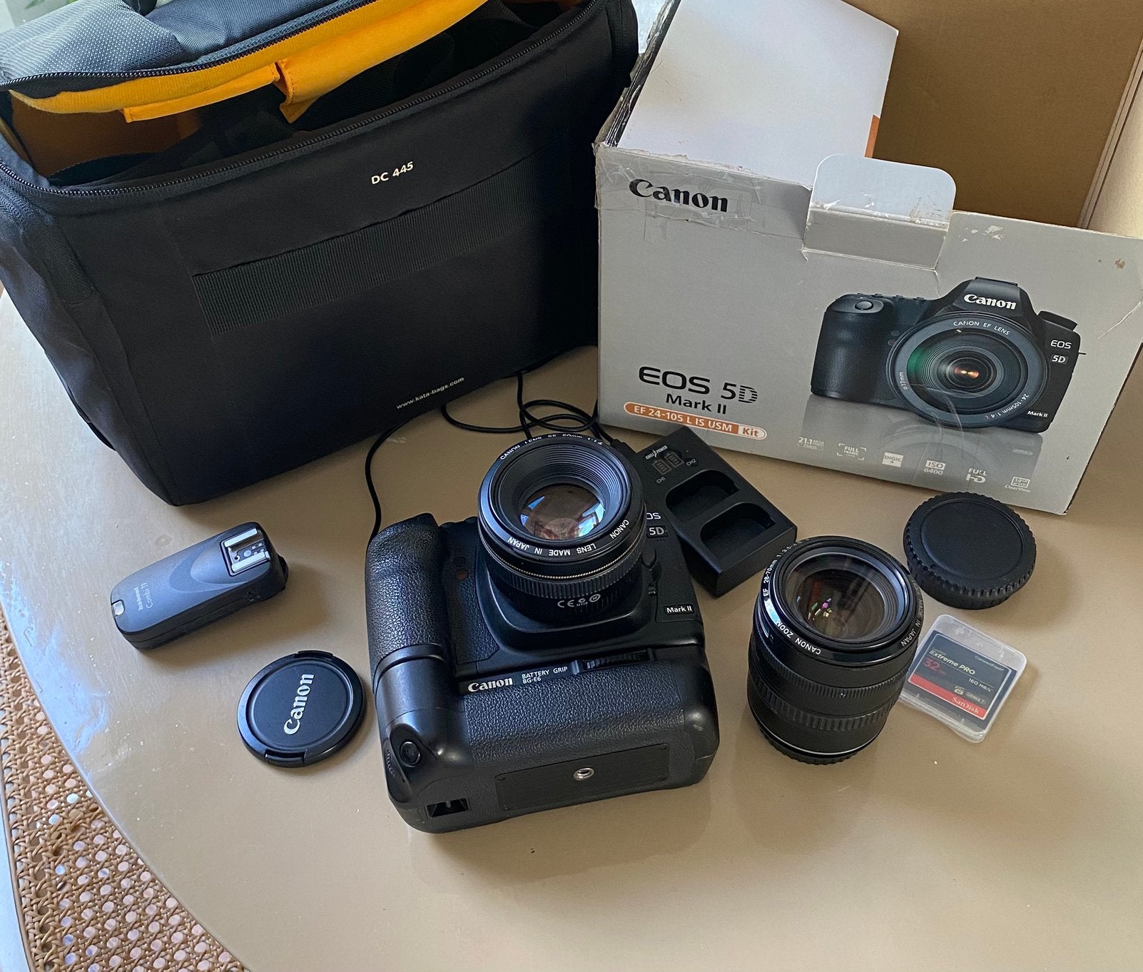 Canon EOS 5D Mark II camera + battery grip + 2 lenzen en tas, Audio, Tv en Foto, Fotocamera's Digitaal, Ophalen, Gebruikt, Spiegelreflex