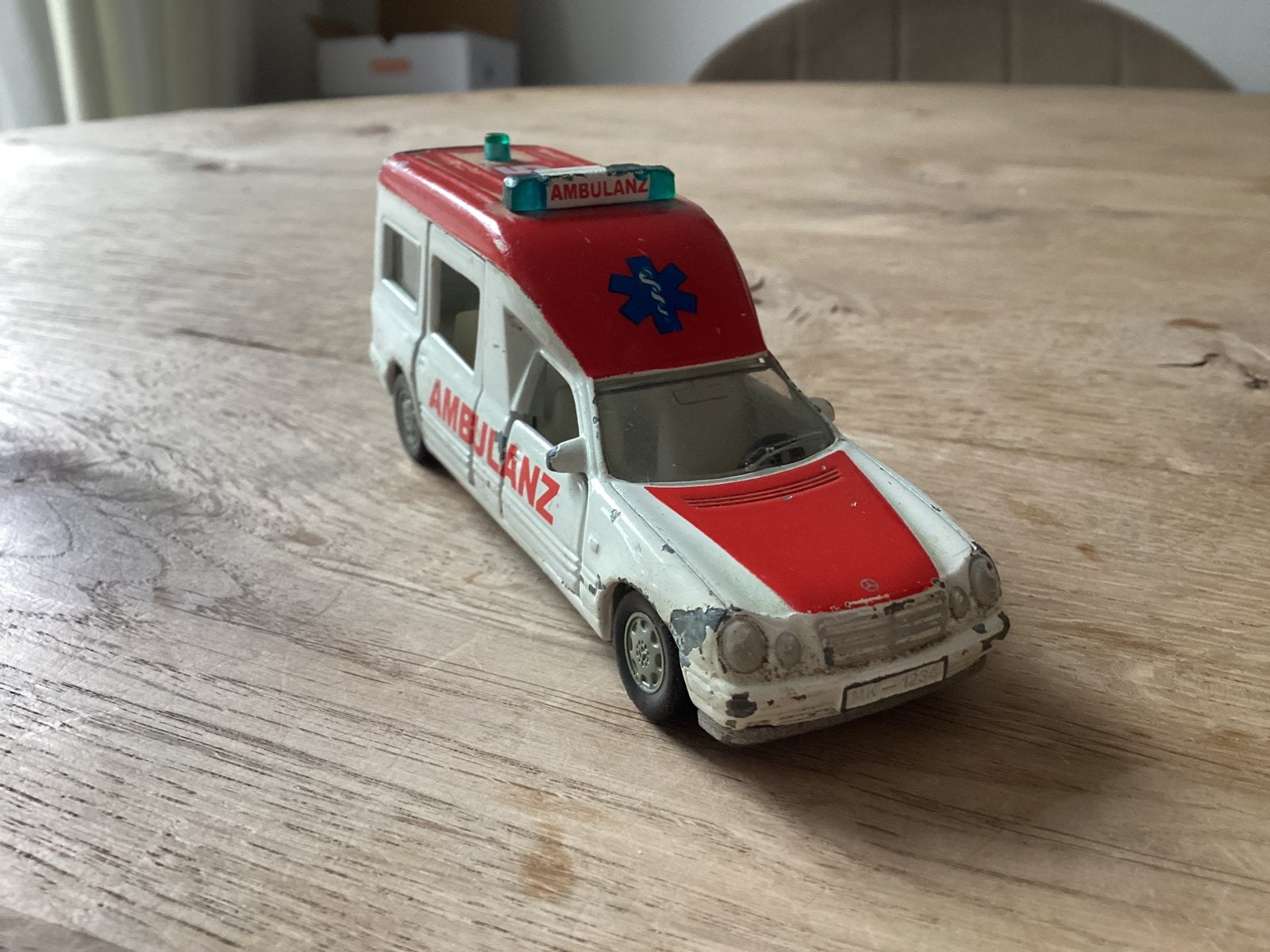 Siku 1931 Mercedes-Benz Binz Ambulance 1:55 Ambulanz, Ophalen of Verzenden, Gebruikt, Auto