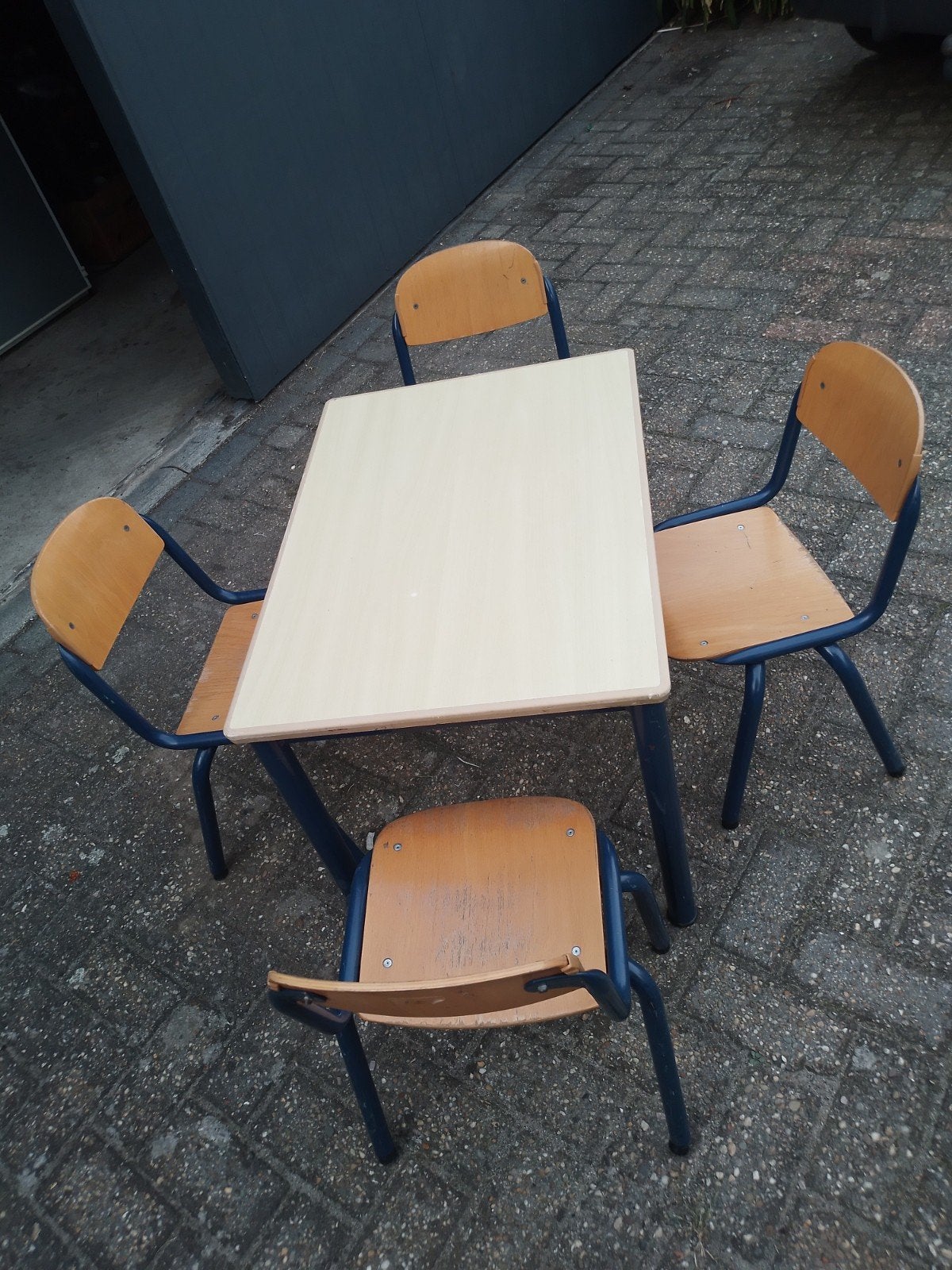Vintage kinderstoeltjes met tafeltje  en  4 stoeltjes, Ophalen, Gebruikt, Tafel(s) en Stoel(en)