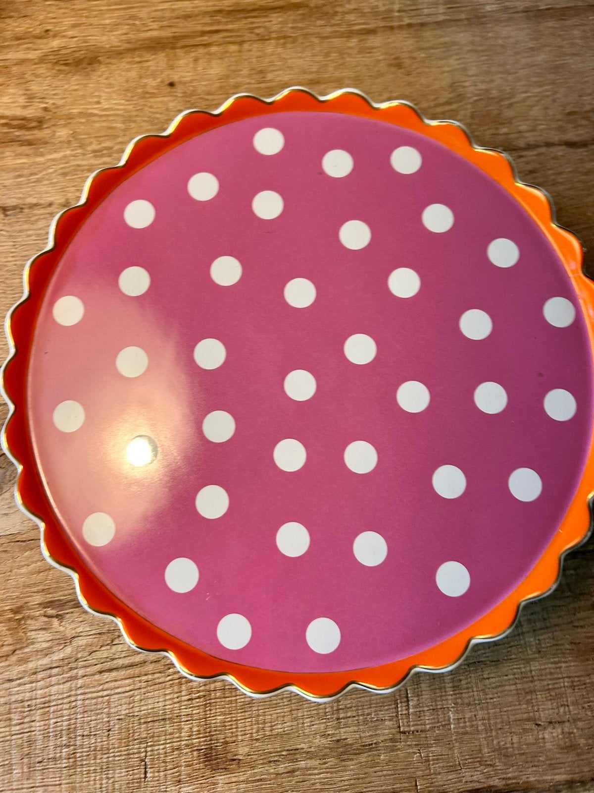 Oilily roze met witte stippen taartschaal, Ophalen, Overige merken, Overige stijlen, Aardewerk