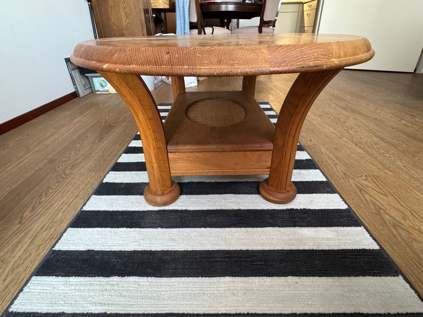 Ovale eikenhouten salontafel met lade en rieten detail, Gebruikt, 50 tot 100 cm, 100 tot 150 cm, Klassiek