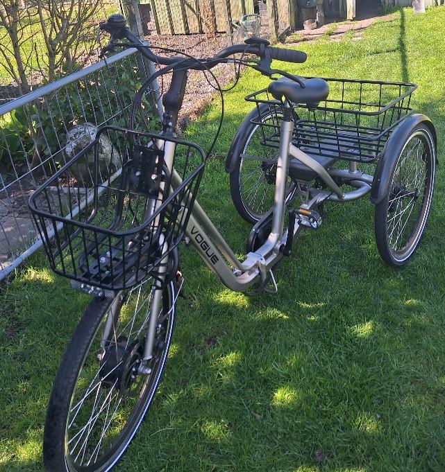Te koop: driewiel fiets met trapondersteuning, Fietsen en Brommers, Ophalen of Verzenden, Zo goed als nieuw, Schijfrem, Vogue Tri-Velo