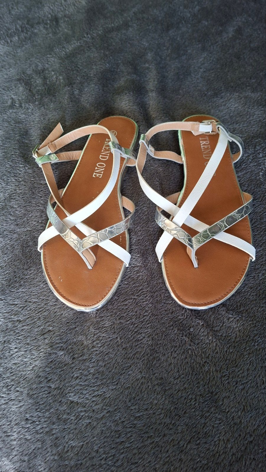 Slippers sandaal mt 39 zilver wit, Ophalen of Verzenden, Wit, Slippers