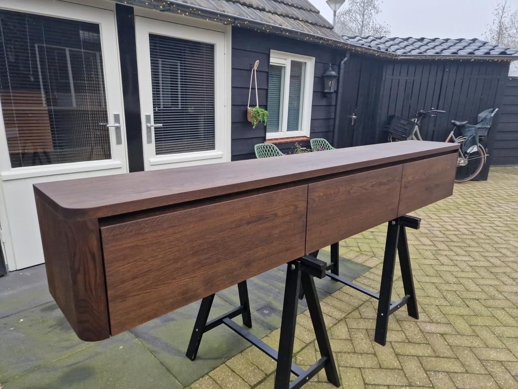 240cm Massief Eiken TV Meubel Rondingen Kleppen gasveer hout, Huis en Inrichting, Kasten | Televisiemeubels, Massief Eiken Modern Japandi Hout Donker Eiken