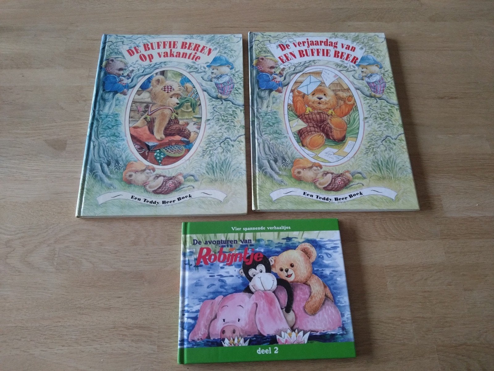 Drie boekjes: De Buffie Beren en Robijntje, Ophalen of Verzenden