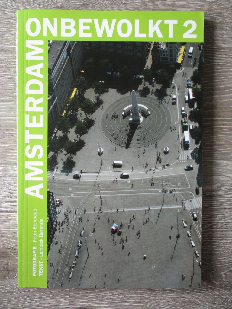 Amsterdam onbewolkt 2, Boeken, Ophalen of Verzenden, Gelezen