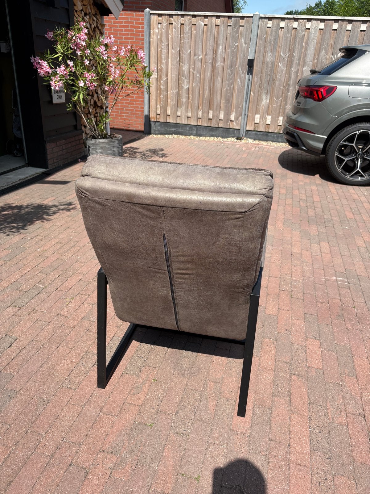 Comfortabele stoel in groen en grijs met metalen frame, Huis en Inrichting, Stoelen, Gebruikt, Overige kleuren, Ophalen of Verzenden