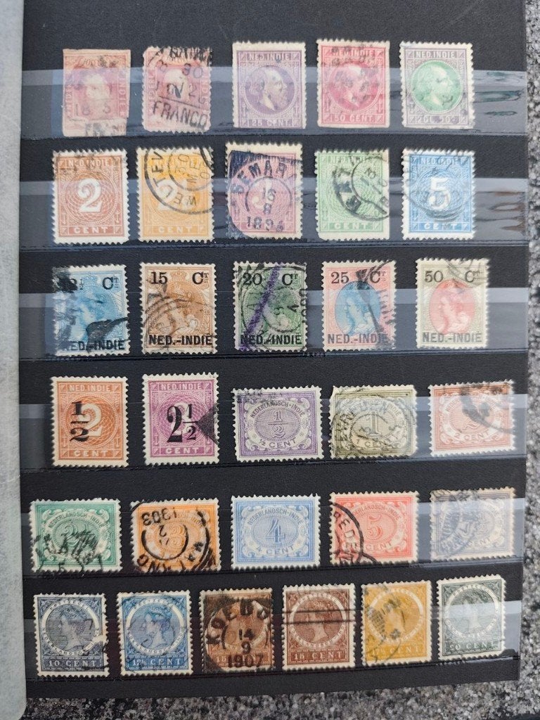 Te koop: klein album met postzegels uit Nederlands-Indië., Postzegels en Munten, Ophalen of Verzenden, T/m 1940, Gestempeld