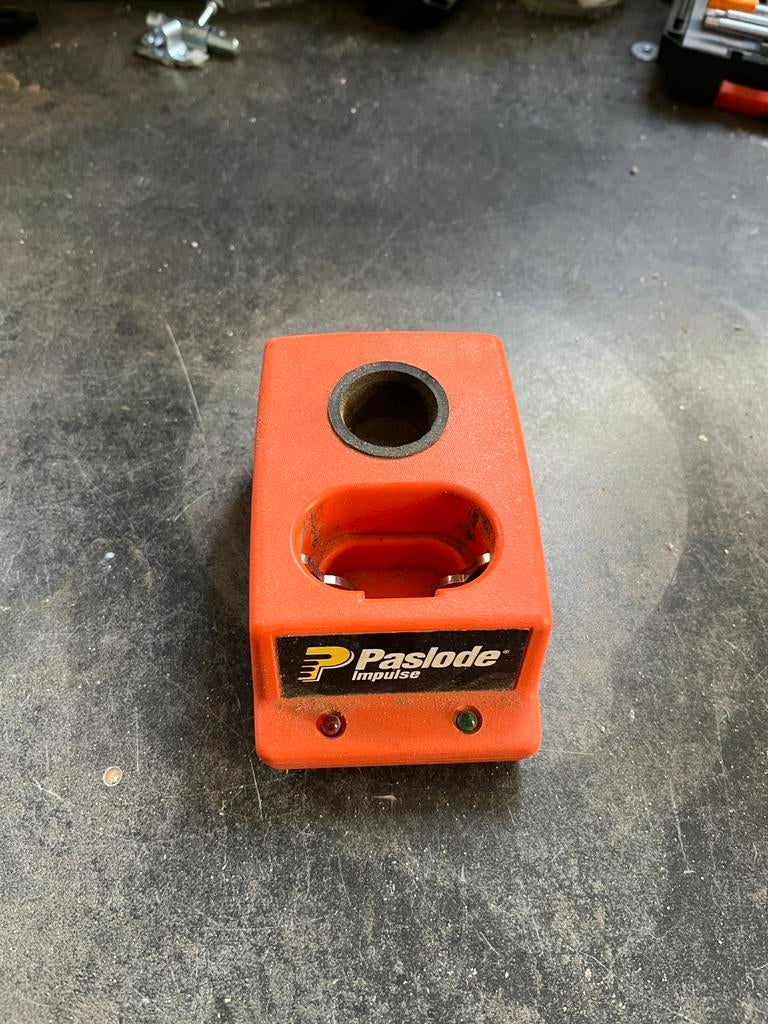 Paslode Impulse oplader, Ophalen of Verzenden, Zo goed als nieuw