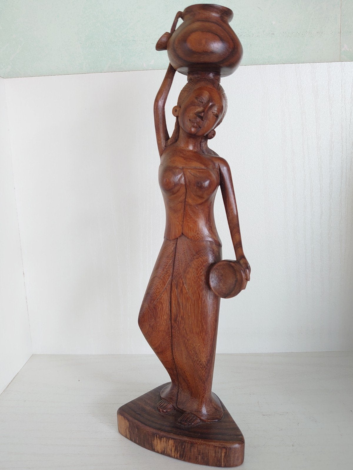 FRAAI!Balinese met waterkruik op haar hoofd/houtsnijw./1950, Antiek en Kunst, Ophalen of Verzenden