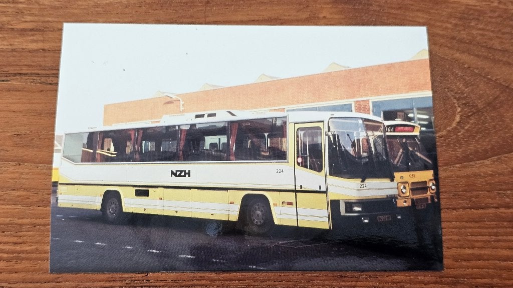 Foto BUS NZH Haarlem 224, Verzamelen, Verzenden, Gebruikt, Bus of Metro, Overige typen