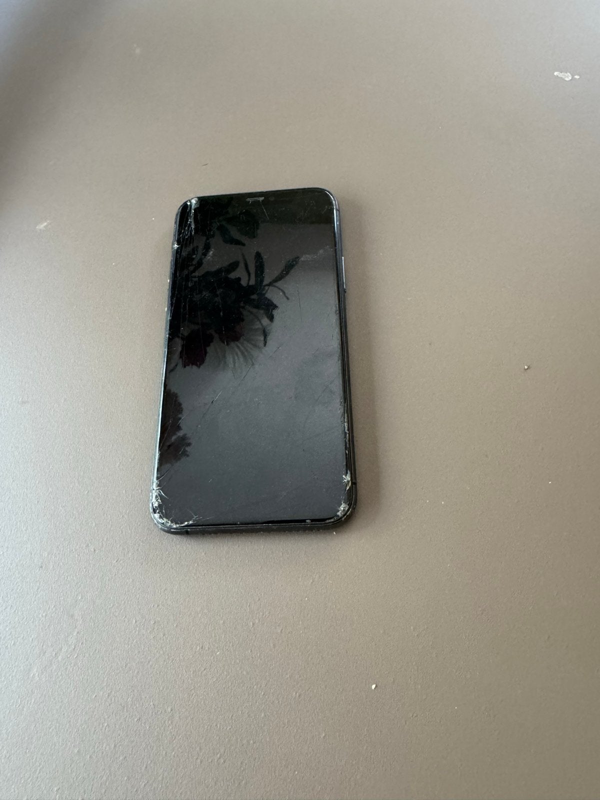 iPhone 11 Pro Max - Gebarsten scherm en achterkant, IPhone 11 Pro Max, Zonder simlock, Niet werkend, Grijs