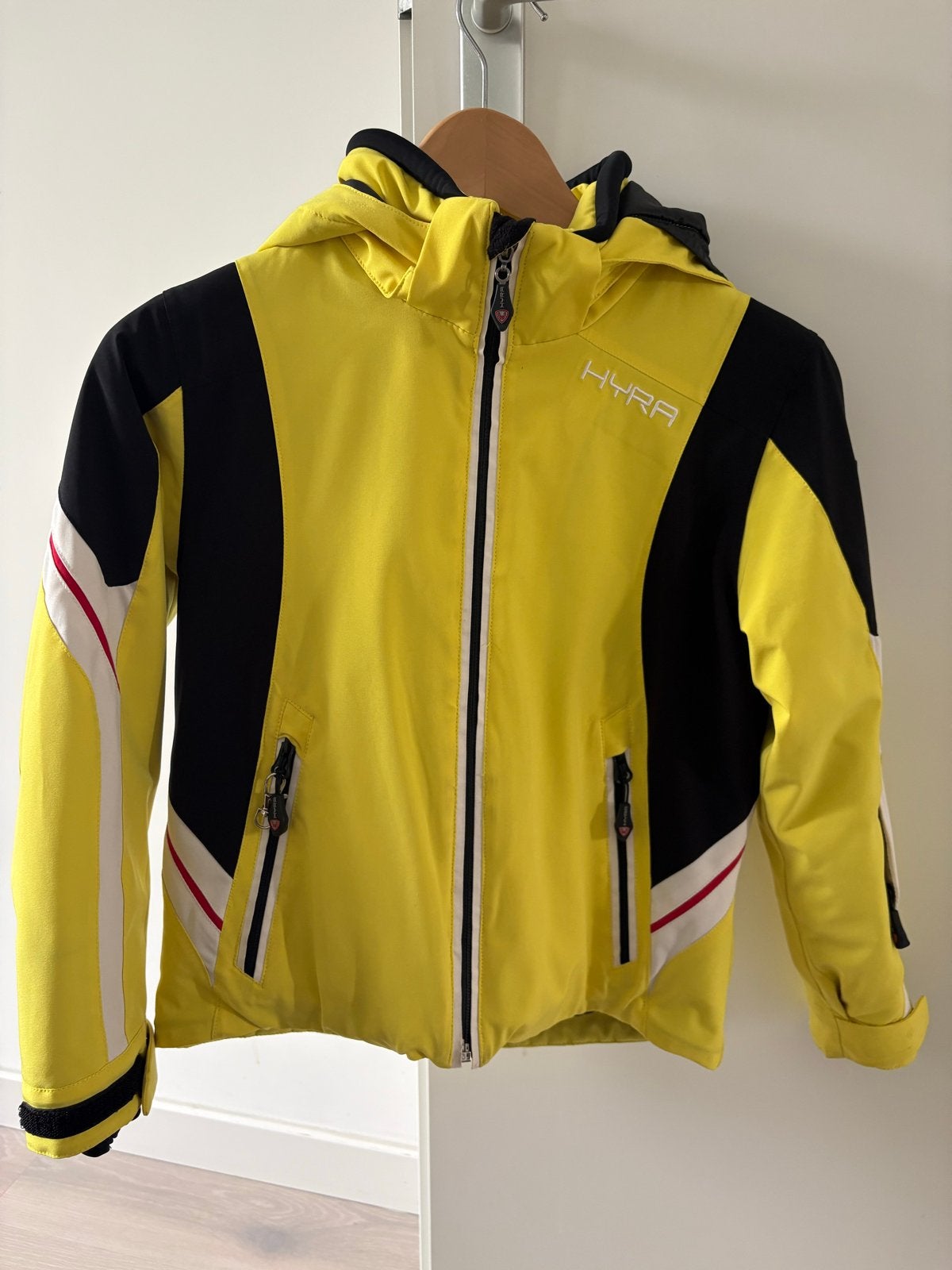 Hyra ski-jas en skibroek voor kinderen - Maat 128 (8 jaar), Ophalen of Verzenden, Zo goed als nieuw, Maat 34 (XS) of kleiner, Pak