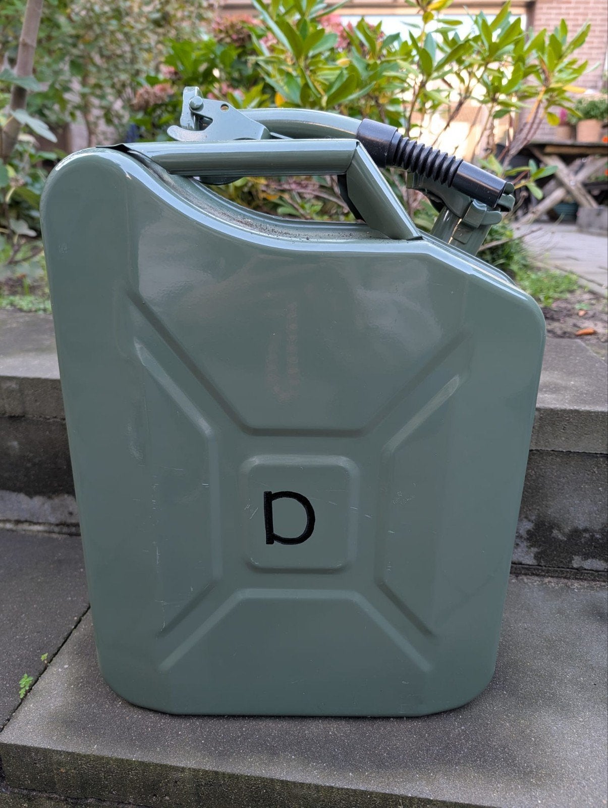 Nieuwe jerrycan met schenktuit én ong. 18 liter diesel, Ophalen, Nieuw