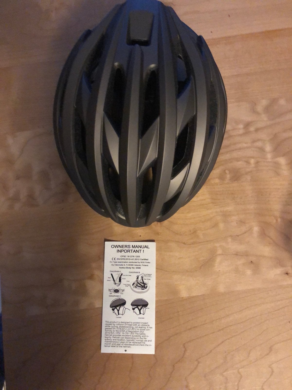 Glanzend grijze nieuwe fietshelm, Ophalen, Nieuw, Heer of Dame