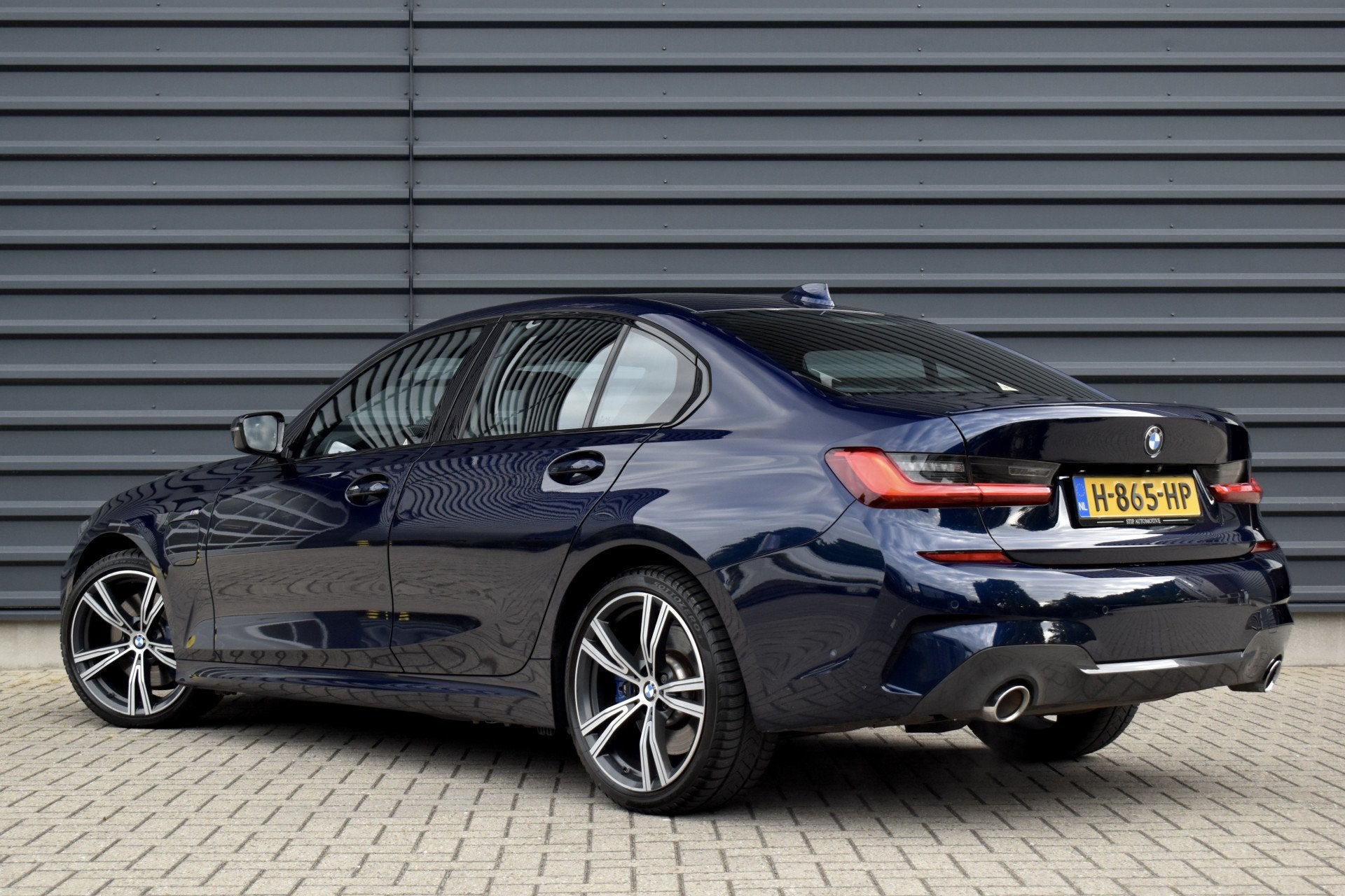 BMW 3 Serie 330e M Sport Individual | 19'' Wielen | Lederen, 1998 cc, Achterwielaandrijving, Gebruikt, Blauw