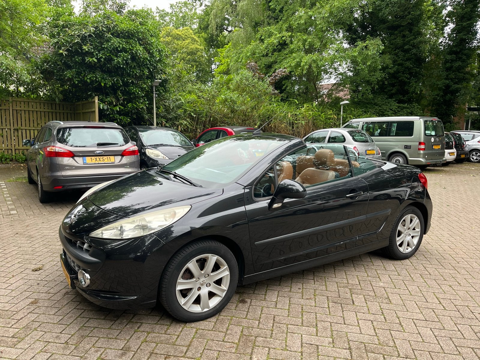 Peugeot 207 1.6 16V CC 88KW 2007 Zwart, Auto's, Peugeot, Voorwielaandrijving, 15 km/l, 4 cilinders, Cabriolet