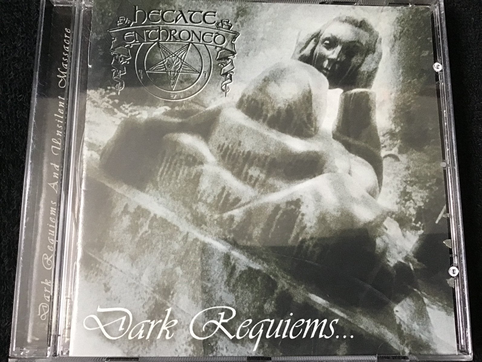 Dark Requiems and Unsilent Massacre, Hecate Enthroned cd, Cd's en Dvd's, Cd's | Hardrock en Metal, Ophalen of Verzenden, Zo goed als nieuw