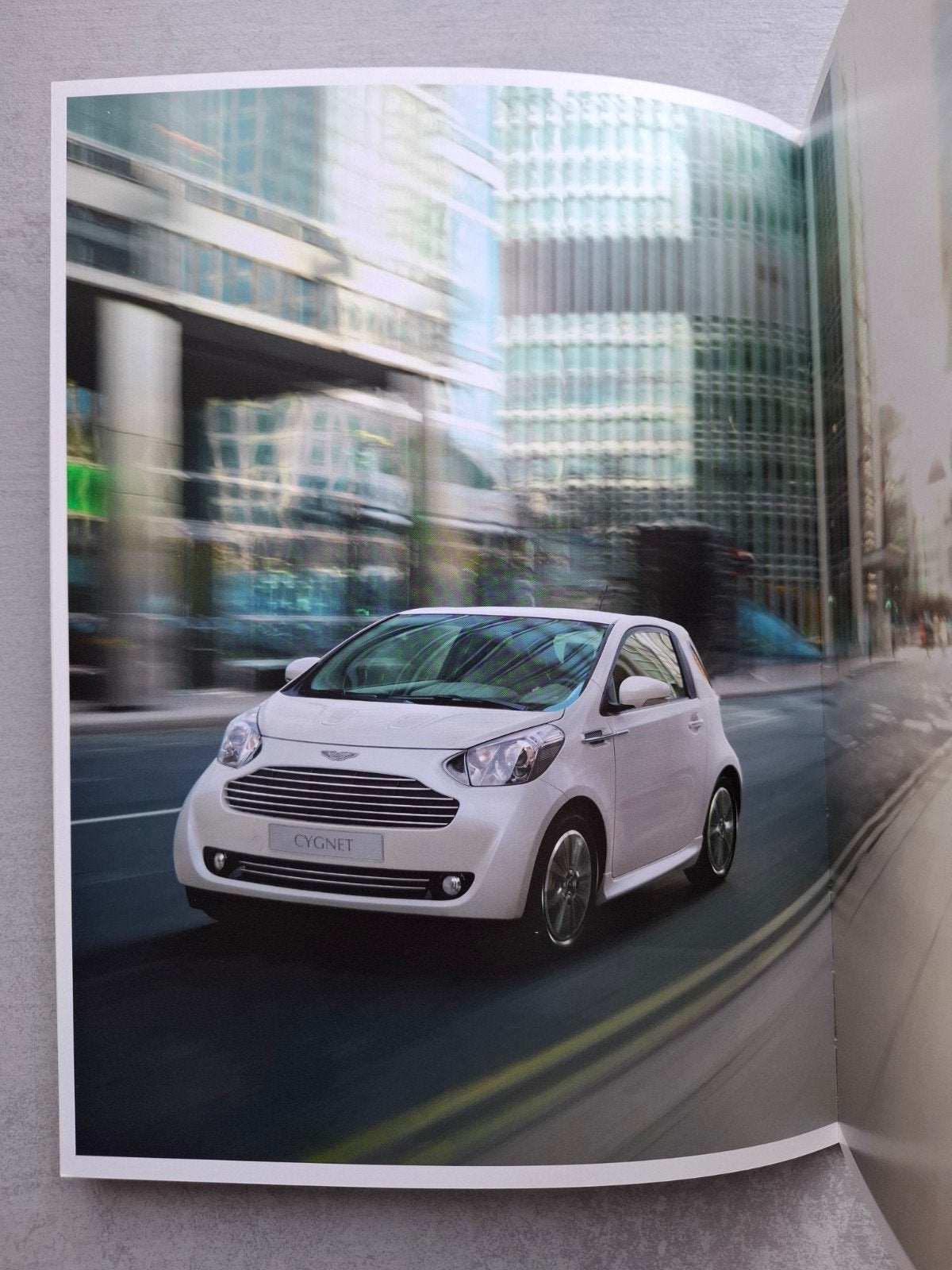 Aston Martin Cygnet brochure - 2011, Boeken, Ophalen of Verzenden, Zo goed als nieuw, Overige merken
