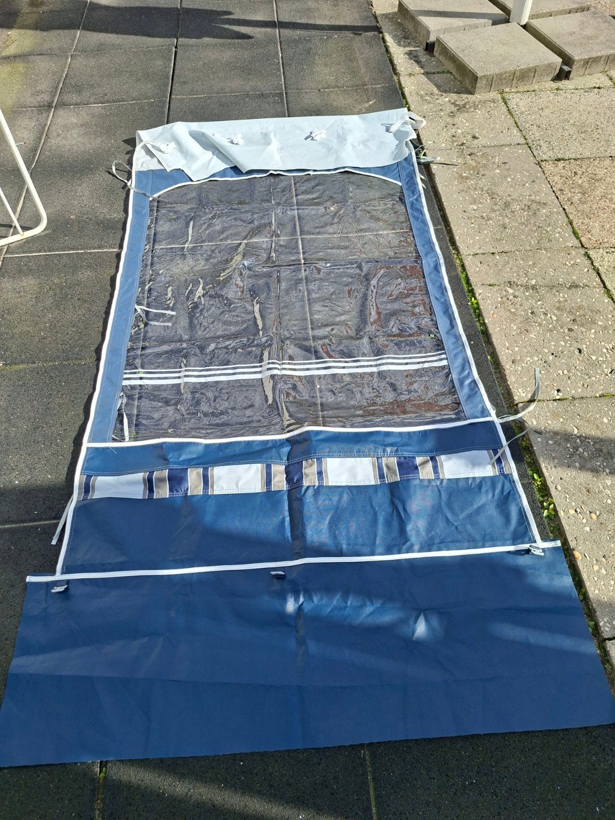 tussen stukje om een hoekje in de voortent te creëren., Ophalen, Nieuw