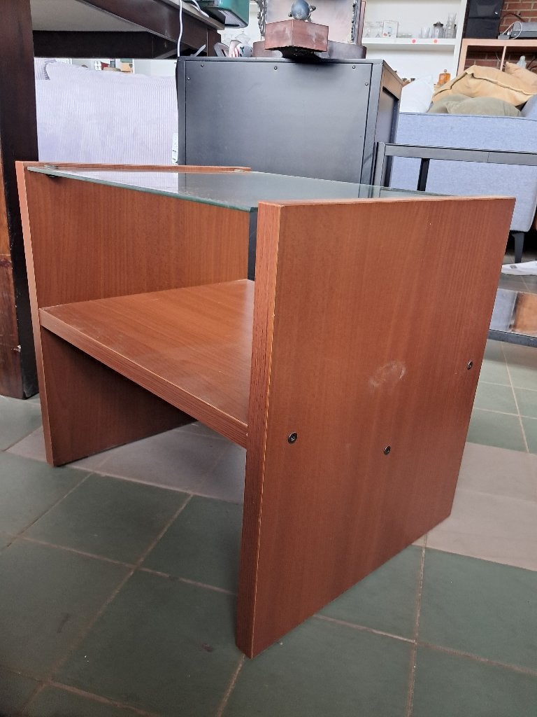 Bijzettafel bruin houtlook met glazen blad  CS27271, Ophalen, Gebruikt, Glas, 45 tot 65 cm