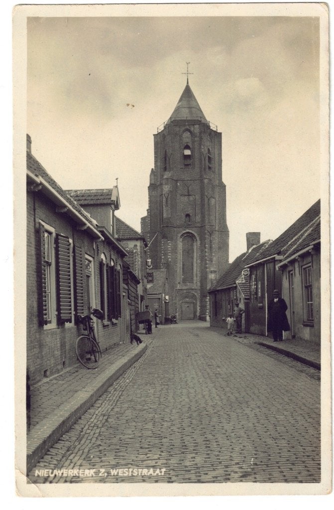 Nieuwerkerk - Weststraat (1936) - fietsen - hond -volk, Verzenden, 1920 tot 1940, Gelopen, Zeeland