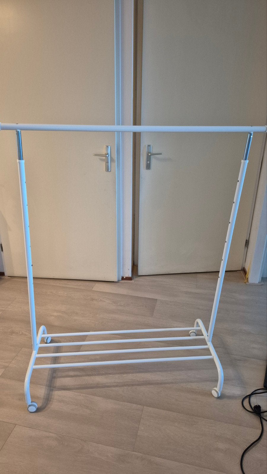 IKEA kledingrek met wielen - Wit, verstelbaar, Ophalen, Met wielen, Gebruikt