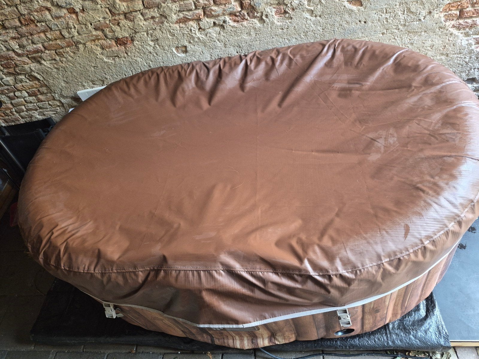 Arebos Opblaasbaar Bubbelbad Hottub 2 Persoons + Accessoire, Ophalen, Zo goed als nieuw, Afdekzeil, Opblaasbaar