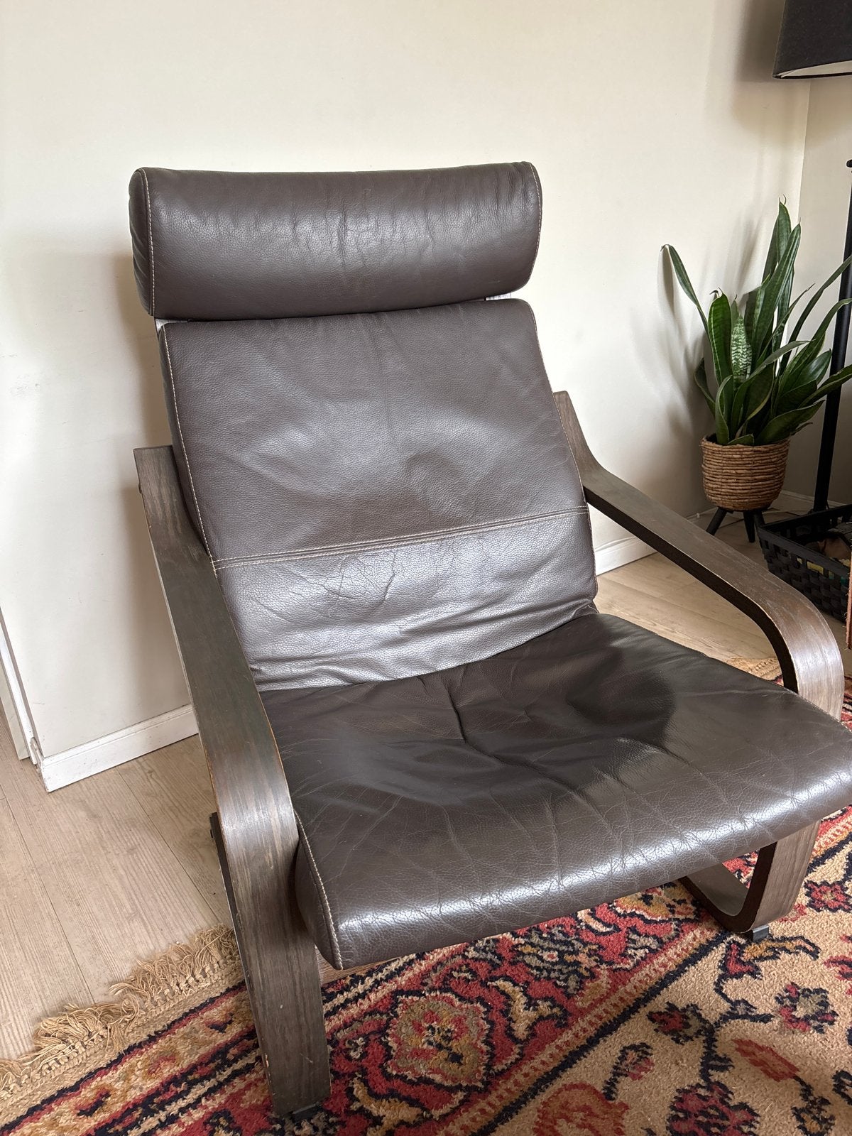 IKEA Poäng fauteuil - Bruin leer en donkerbruin hout, Huis en Inrichting, Fauteuils, Ophalen, Poang, 75 tot 100 cm, Zo goed als nieuw