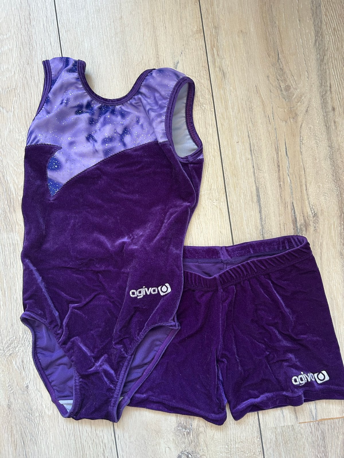 Agiva Turnpakje en Broekje TOOS Waddinxveen, Sport en Fitness, Turnen, Ophalen of Verzenden, Gebruikt, Paars, Turnpak(je)