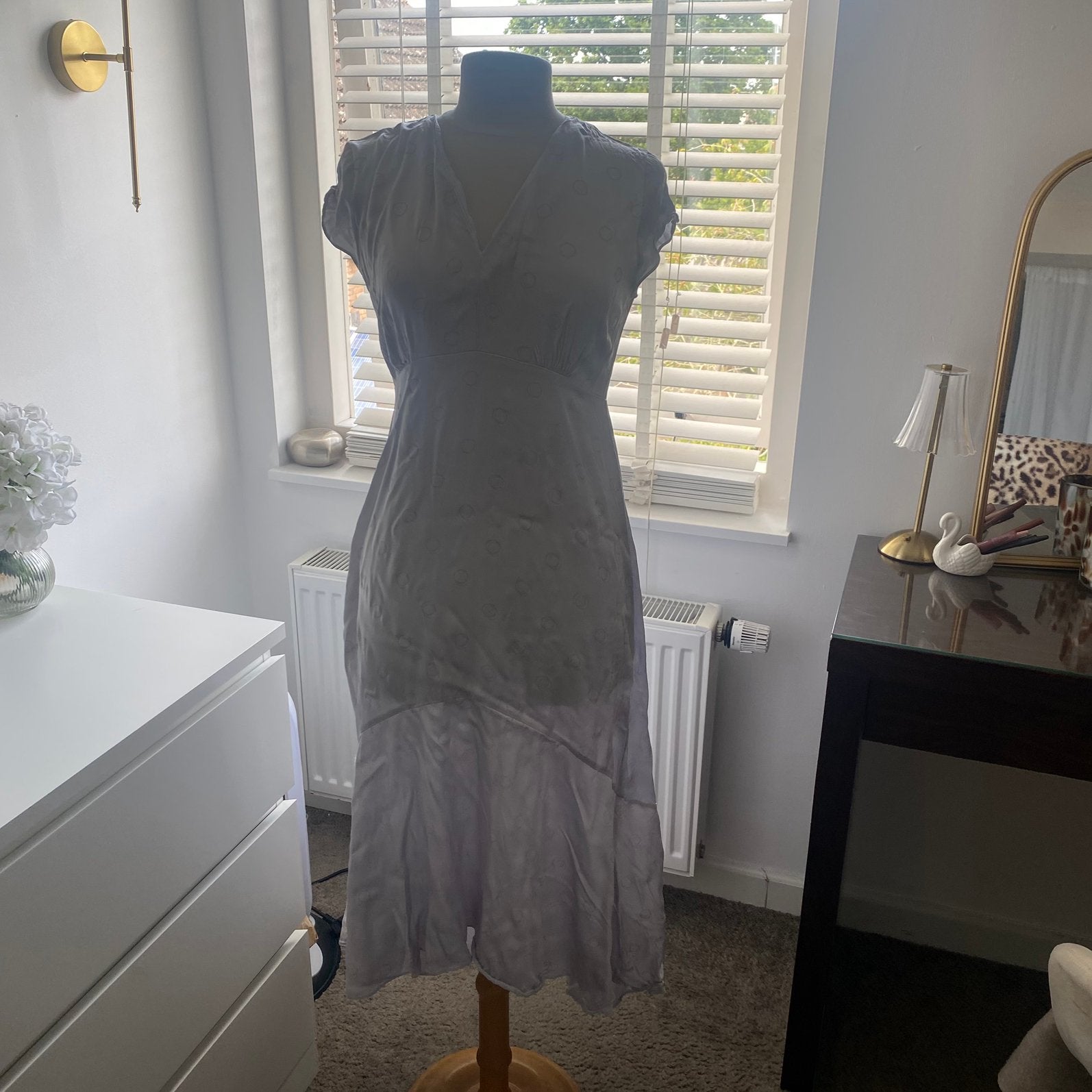 In Wear Elegante grijze jurk met stippenpatroon, Ophalen of Verzenden, Zo goed als nieuw, Maat 36 (S), Grijs