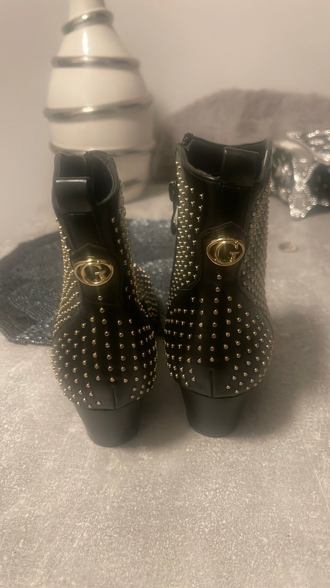 Giuess enkel laarzen met gouden studs  maat 36, Ophalen of Verzenden, Zo goed als nieuw