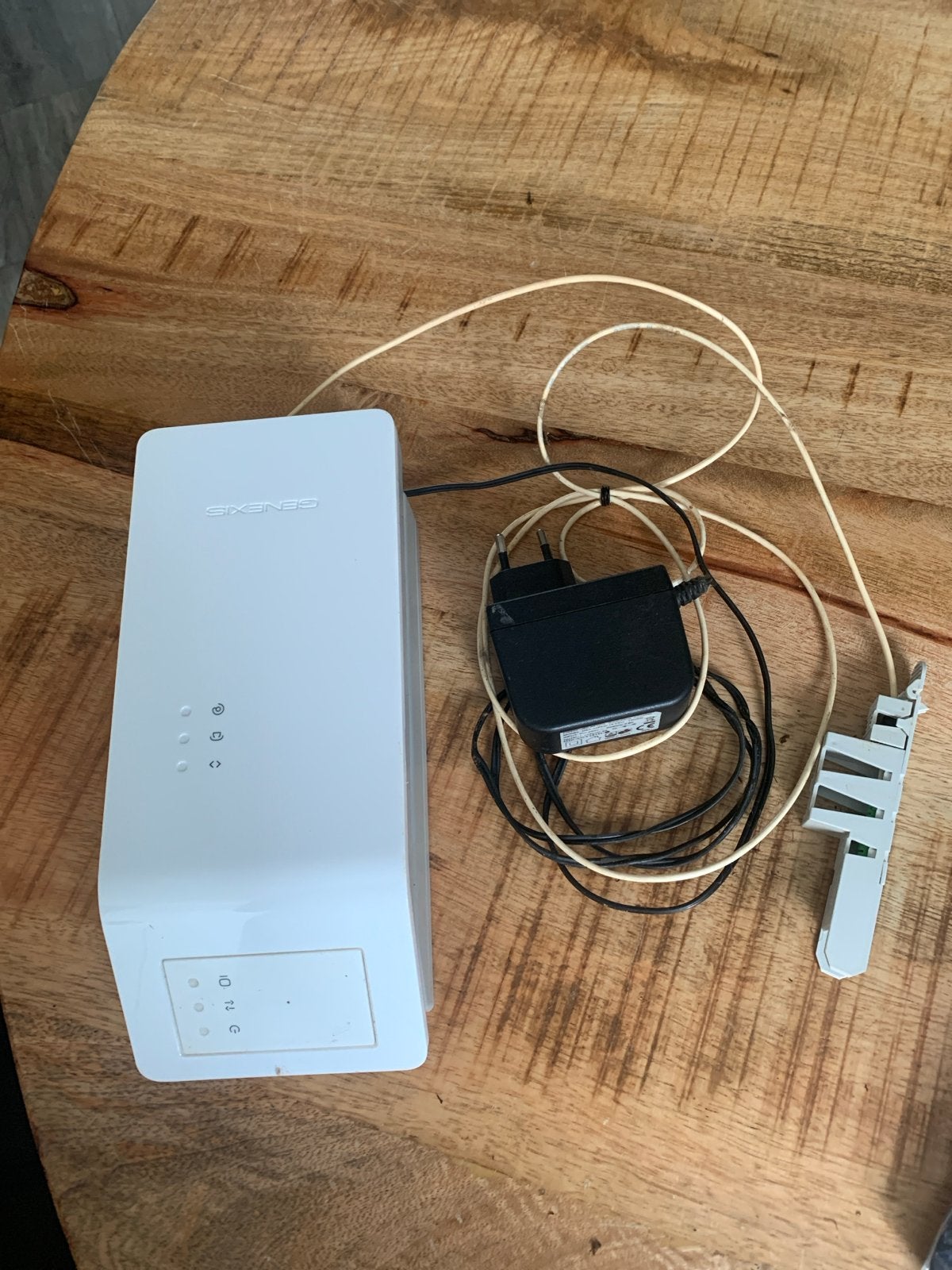 Genexis Fiber Router/Modem - Wit, Computers en Software, Ophalen of Verzenden, Gebruikt, Router met modem