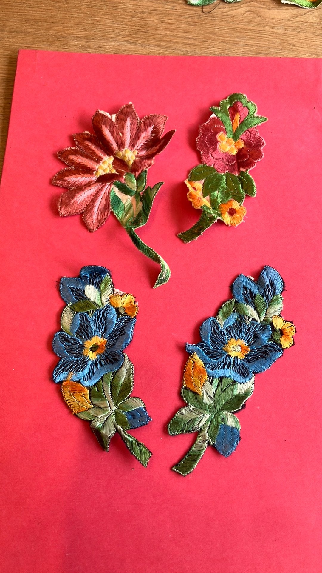Turmac zijdjes - Geborduurde bloemen applicaties, Ophalen of Verzenden, Gebruikt, Handborduren, Onderdeel of Toebehoren