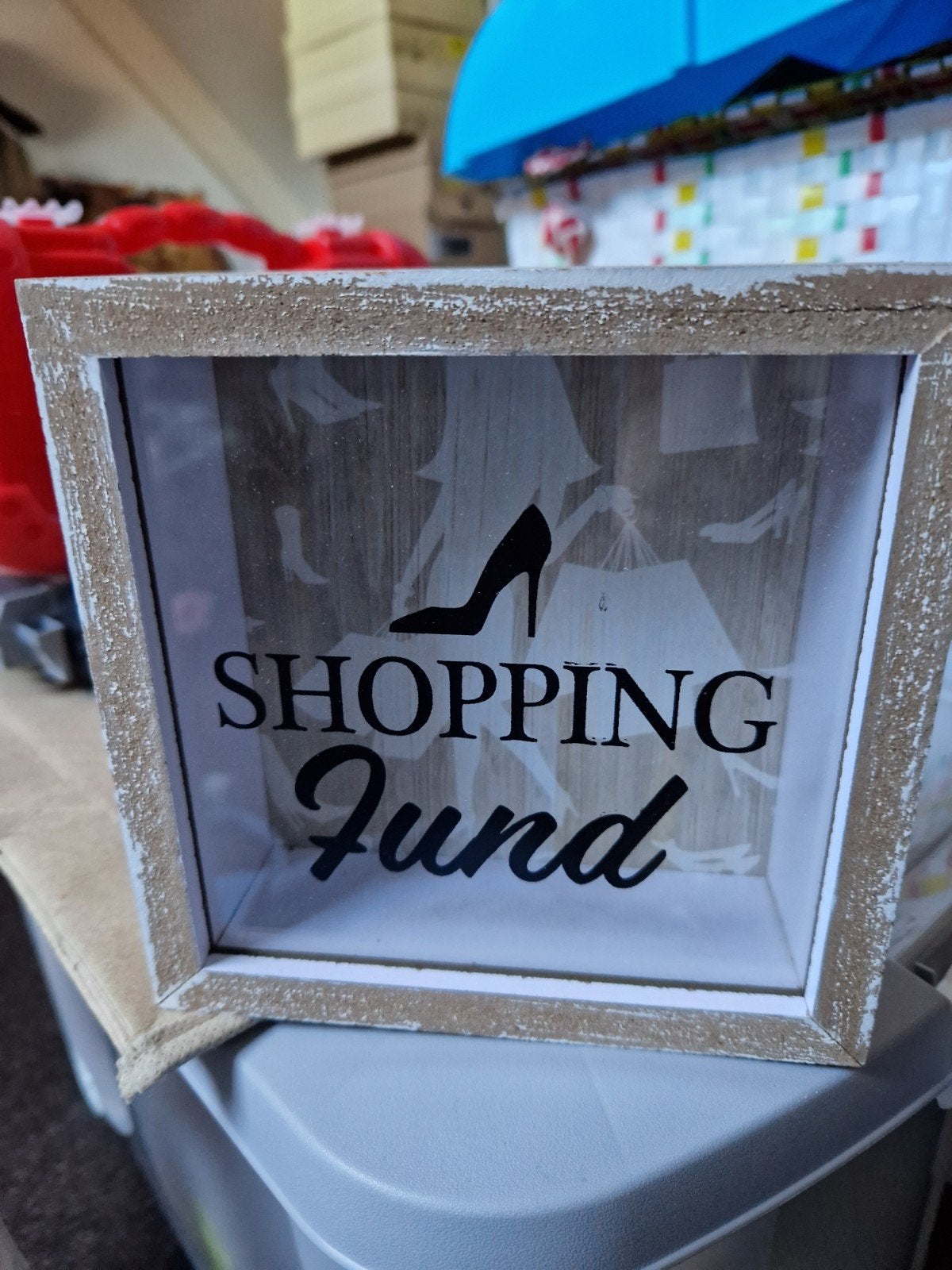 Nieuwe spaarpot 'Shopping Fund' van Clayre & Eef, Verzamelen, Ophalen of Verzenden, Nieuw, Hout, Overige thema's