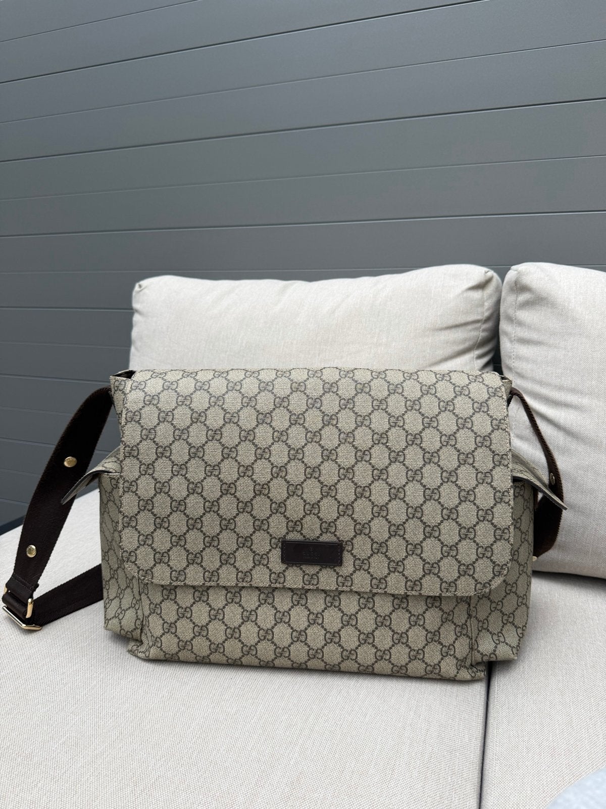 Gucci luiertas inclusief verschoonmat - Zo goed als nieuw, Kinderen en Baby's, Luiertassen, Gucci, Beige, Ophalen, Verzorgingstas