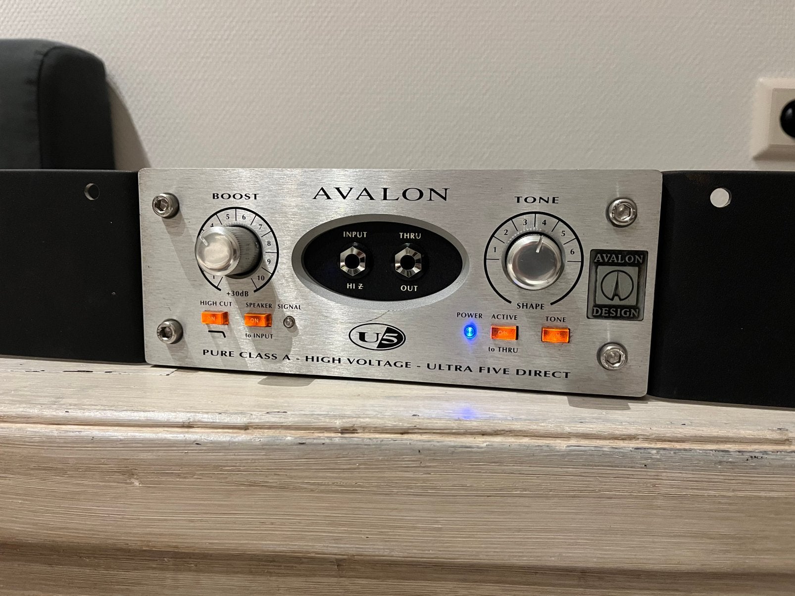 Avalon U5 preamp/DI met rack-oren, Ophalen of Verzenden, Gebruikt