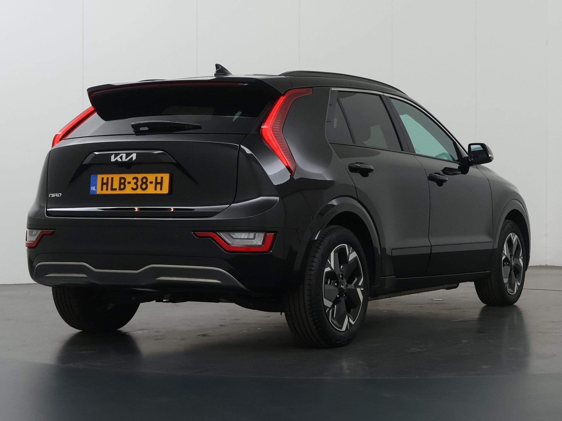 Kia Niro EV Plus 64.8 kWh | Schuif / Kanteldak | Stoel/Stuur, Auto's, Gebruikt, 750 kg, 1657 kg, Zwart
