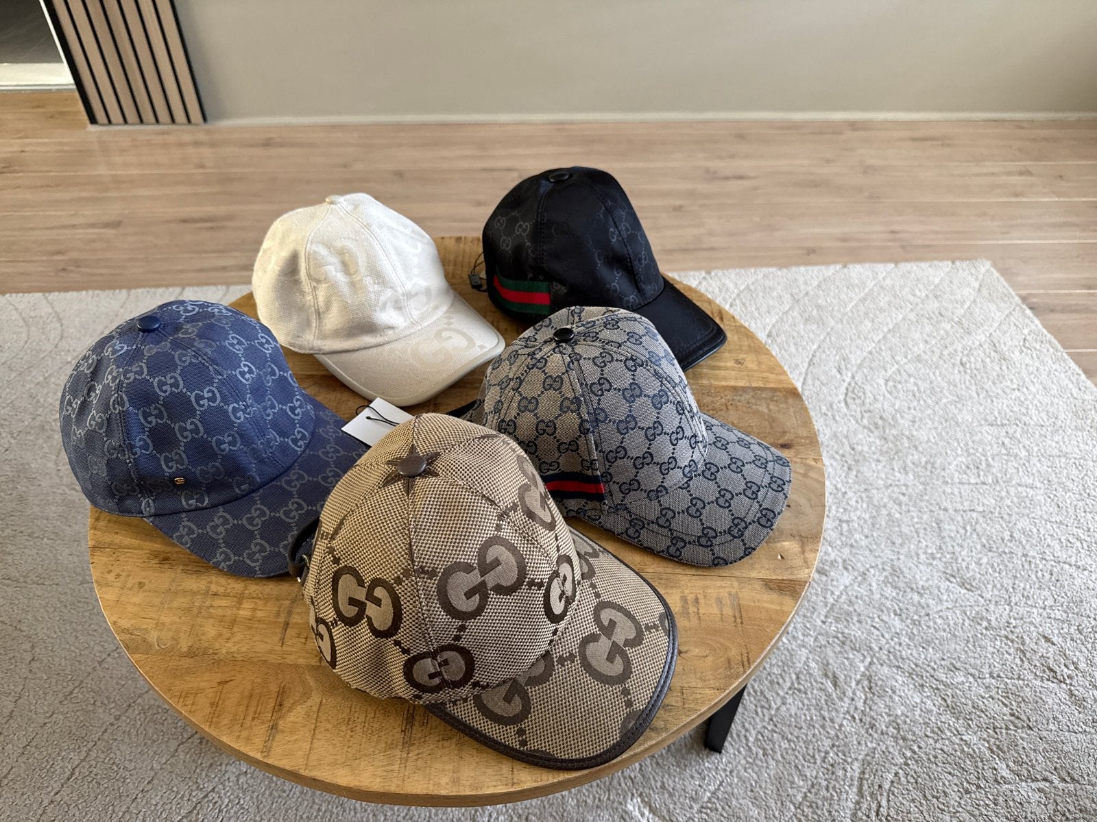Gucci petten - Diverse kleuren en maten, Ophalen of Verzenden, Zo goed als nieuw, One size fits all, Pet