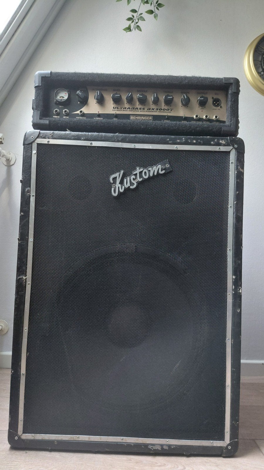 Complete Bass Stack – Behringer BX3000T + Kustom 1x15 cab, Muziek en Instrumenten, Ophalen, Gebruikt, Basgitaar, 100 watt of meer