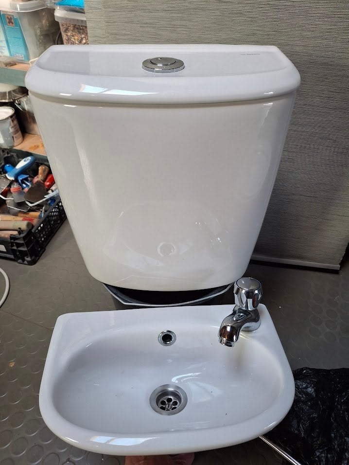 wc fonteintje van sphinx, Ophalen, Gebruikt, Steen, Toilet