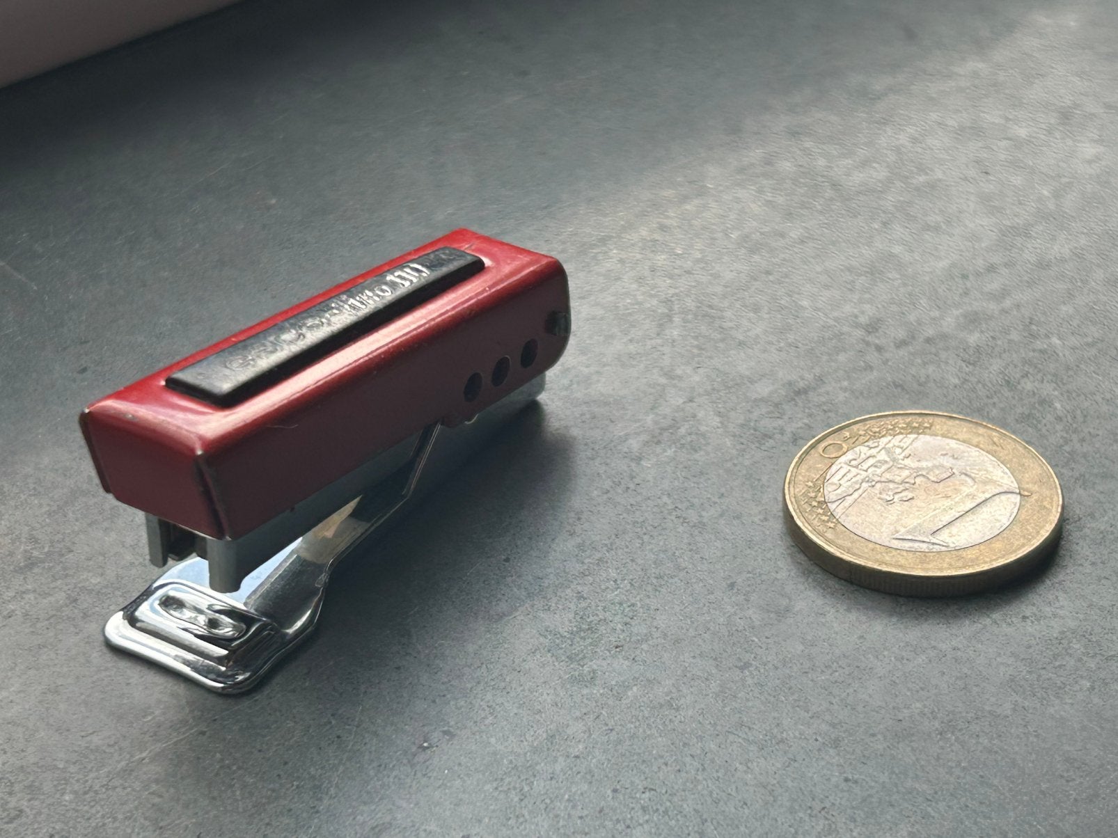 Miniatuur nietmachine ESCO-lino 110, Verzamelen, Ophalen of Verzenden, Gebruikt