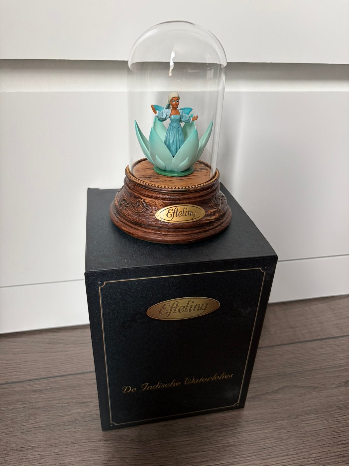 Efteling premium souvenir 2026 - De indische waterlelies, Verzamelen, Efteling, Ophalen of Verzenden, Nieuw, Beeldje of Poppetje
