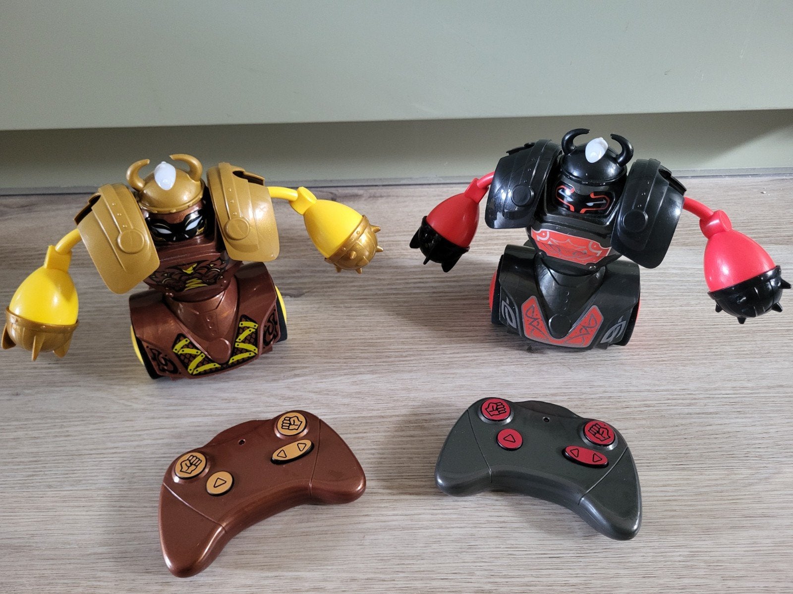 Silverlit Robo Kombat Viking Robots met Controllers, Ophalen of Verzenden, Zo goed als nieuw